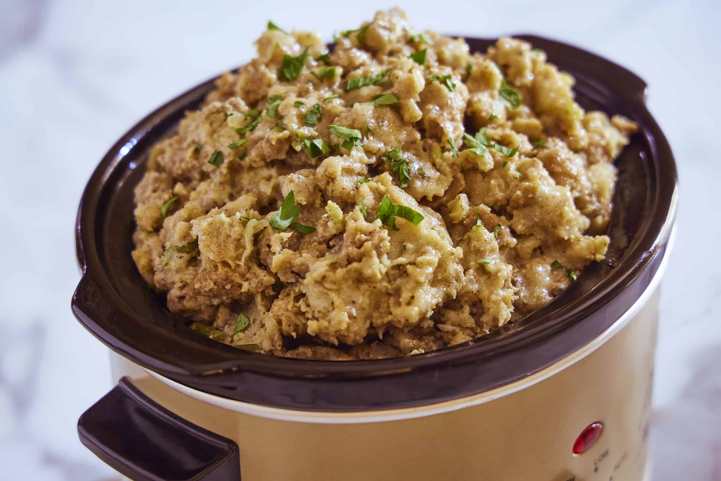 https://www.thecookingmom.com/wp-content/uploads/2019/11/Slow-Cooker-Stuffing.jpg